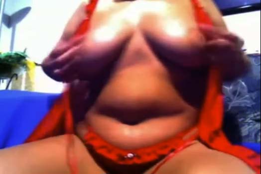 Hausfrau zeigt ihre massiven Massen live vor der Sexcam