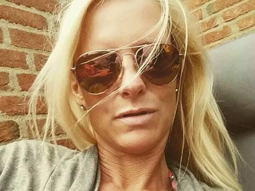 JETZT mit der sexy Hausfrau zu einem Sexcam…